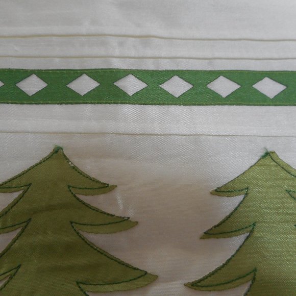 NWT DOMAIN Holiday Christmas Table Runner Tree - Picture 4 of 10